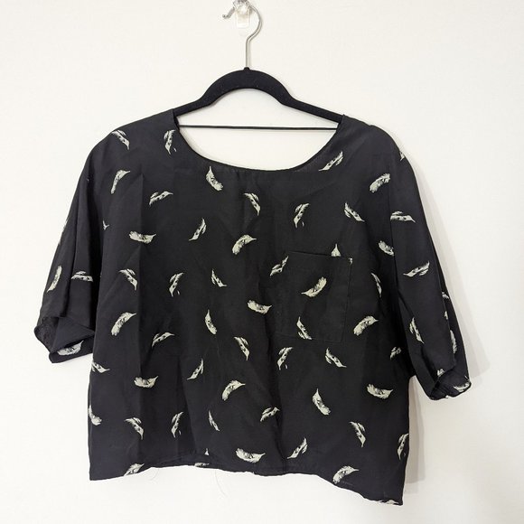 Y2k tumblr era Vibes Falling Feathers Boxy Shirt - small - Picture 1 of 8